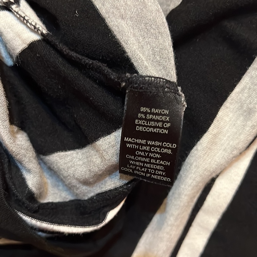 Classy White House Black Market Black, Gray, and White Blouse - Picture 6 of 6